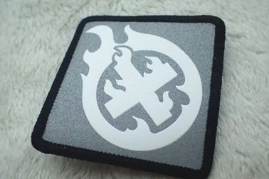 Label réfléchi argenté fait sur commande d'impression d'écran, correction molle de TPU pour le vêtement