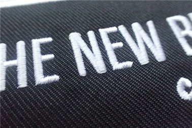 Les corrections faites sur commande d'habillement de polyester noir lavable/adhésif ont brodé des corrections
