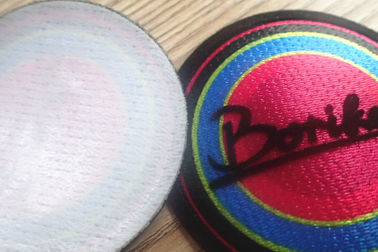 corrections de vêtements de 3D Tatami Aaterial, logo de flocage fait sur commande sur des corrections