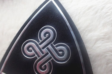 Le cuir de relief fait sur commande de transfert de chaleur raccorde le logo 3D sur le suède, labels des vêtements TPU