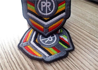 Corrections brodées colorées durables de logo de marque pour le vêtement