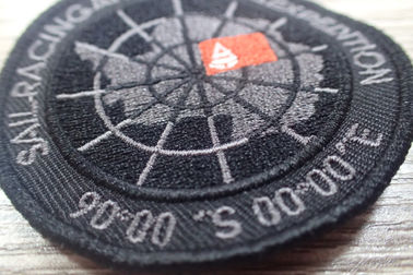 Les corrections faites sur commande d'habillement de polyester noir lavable/adhésif ont brodé des corrections