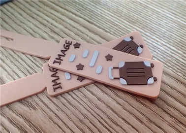 Les corrections faites sur commande professionnelles de silicium avec la gravure en relief 3D réunissent le logo pour le bagage