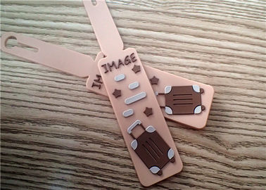 Les corrections faites sur commande professionnelles de silicium avec la gravure en relief 3D réunissent le logo pour le bagage