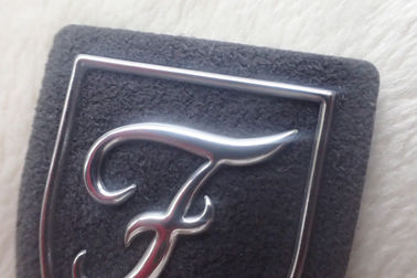 Le cuir de relief fait sur commande de transfert de chaleur raccorde le logo 3D sur le suède, labels des vêtements TPU