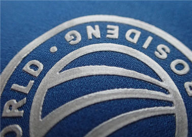 Labels d'habillement de transfert de chaleur de silicium d'impression d'écran avec le logo brillant de marque de surface de couleur