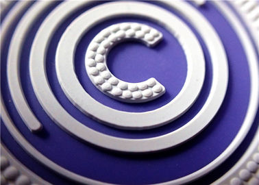 Les corrections circulaires de silicone de double couleur avec 3D ont gravé le logo en refief de marque