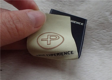 Les labels d'habillement tissés mi par pli de logo Shinny GV BV de l'épaisseur OEKO de l'or 0.4mm