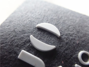 Corrections en caoutchouc de logo de suède gris supérieur importées par doux, avec le logo micro fait sur commande d'injection