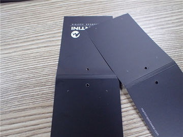 Le coup plié noir d'habillement de carte de papier étiquette le logo qui respecte l'environnement de blanc d'impression à l'encre