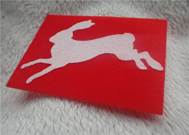 Logo de flocage monochrome de transfert de chaleur de peluche courte pour la couleur rouge lumineuse d'habillement