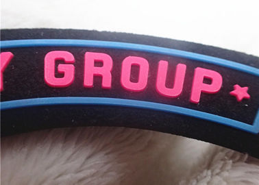 Les chaussures ou les corrections en caoutchouc de logo de sacs, 3D ont gravé des corrections en refief de silicone d'insigne