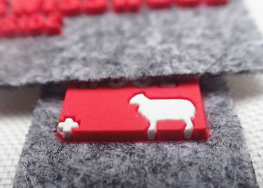 La coutume a senti le logo de silicone de corrections de tissu pour GV BV de chapeaux/sacs/vêtements OEKO