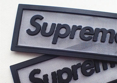Filet décoratif en métal de mode avec les corrections en caoutchouc de label de silicone pour des vêtements