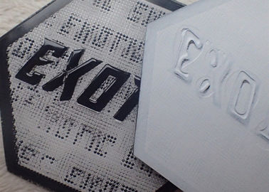 TPU a gravé les corrections en refief auto-adhésives de logo pour des vêtements/sacs/chapeaux