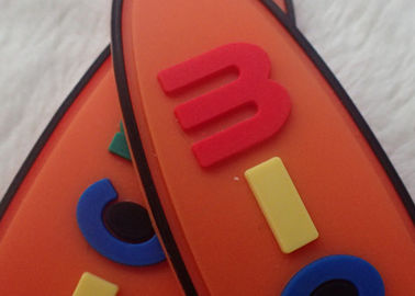 Les corrections en caoutchouc créatives ovales non-toxiques de logo pour des vêtements/enfants met en sac