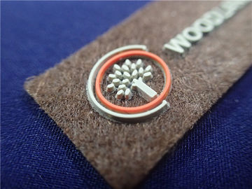 L'habillement fait sur commande d'OEKO raccorde le logo tissé de la mode 3D de couleur de double de moulage par injection dessus non -