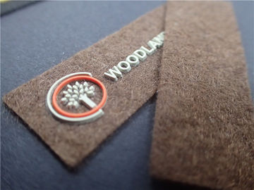 L'habillement fait sur commande d'OEKO raccorde le logo tissé de la mode 3D de couleur de double de moulage par injection dessus non -