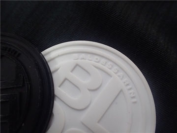 Corrections en caoutchouc faites sur commande de logo/insigne rond de silicone pour le vêtement ou les sacs