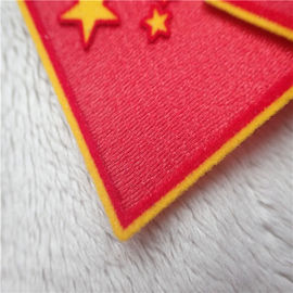 Le vêtement lisse raccorde le flocage jaune inférieur sacré de Tatami de peluche d'étoiles de Reb de drapeau national chromatiquement