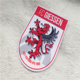 Fer moderne d'habillement sur l'impression de peluche de logo de dragon de forme de bouclier de corrections s'assemblant pour la décoration de vêtement