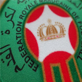 Transfert de chaleur exquis s'assemblant les corrections de couture sur le logo de club de vêtements multicolore