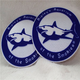 Le double fer de forme ronde de couleur sur la coutume raccorde le logo Tatami de requin s'assemblant avec la colle chaude de fonte