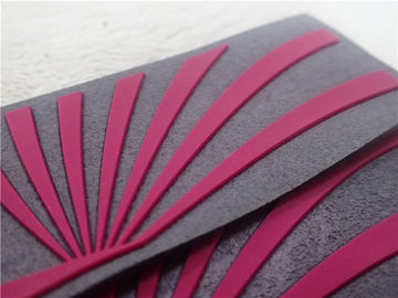 Corrections 3D en caoutchouc rouges pour le vêtement Microfiber gris doux avec le logo de silicone d'injection
