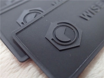 L'habillement fait sur commande brillant du noir TPU raccorde la résistance à l'usure de la taille 3*4.5cm