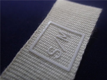 Labels de tissu imprimés par blanc avec le logo de silicone pour des corrections d'habillement de sports