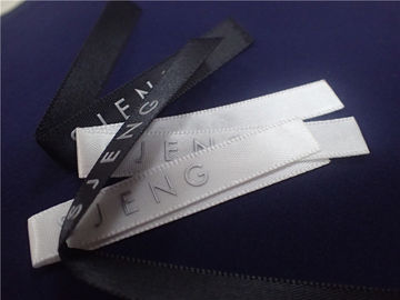 Larme - corrections faites sur commande d'impression d'écran du silicone 3D résistant pour l'uniforme scolaire