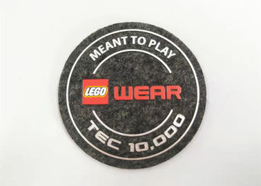 Le fer unique de silicone à haute densité sur le tissu de feutre de corrections marque l'impression faite sur commande de logo