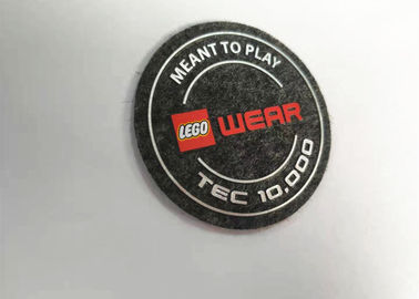 Le fer unique de silicone à haute densité sur le tissu de feutre de corrections marque l'impression faite sur commande de logo