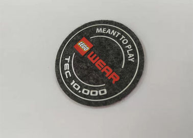 Le fer unique de silicone à haute densité sur le tissu de feutre de corrections marque l'impression faite sur commande de logo