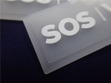 Les corrections en caoutchouc faites sur commande lavables de logo, cousent - sur l'insigne de silicone pour le chapeau