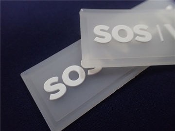 Les corrections en caoutchouc faites sur commande lavables de logo, cousent - sur l'insigne de silicone pour le chapeau
