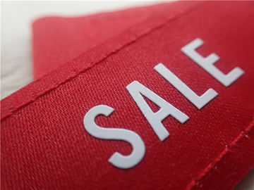 Logo blanc d'impression en soie sur les labels tissés d'habillement pour la veste confortable