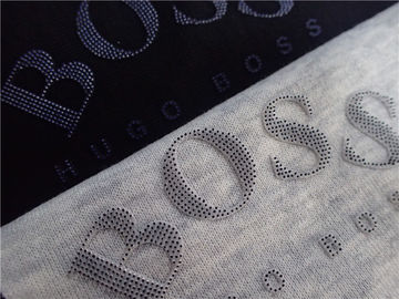 Les labels durables de vêtement de transfert de chaleur balayent le logo coloré des points 3D
