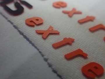 Encre normale de forme adaptée aux besoins du client par labels à haute densité d'habillement de transfert de chaleur