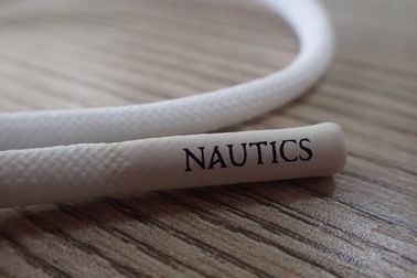 Corde non élastique faite sur commande de polyester de logo avec des fins de silicone de Matt pour le Hoodie, habillement