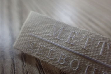 Labels tissés par coutume professionnelle avec le logo de silicium pour le vêtement/chapeau