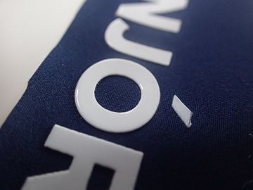 Labels faits sur commande d'habillement de transfert de chaleur de silicium de logo pour des bagages