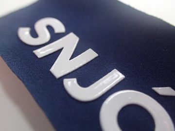 Labels faits sur commande d'habillement de transfert de chaleur de silicium de logo pour des bagages