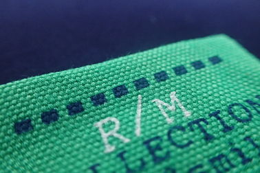 Labels tissés par coutume d'impression d'écran de rectangle pour des vêtements, chapeaux