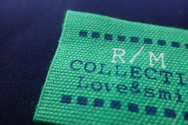 Labels tissés par coutume d'impression d'écran de rectangle pour des vêtements, chapeaux