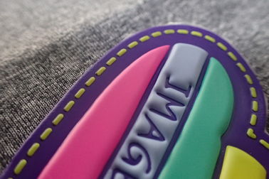 Le professionnel a gravé la couleur en refief faite sur commande de Pantone de corrections en caoutchouc la correction/3D de Tpu