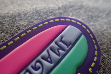 Le professionnel a gravé la couleur en refief faite sur commande de Pantone de corrections en caoutchouc la correction/3D de Tpu
