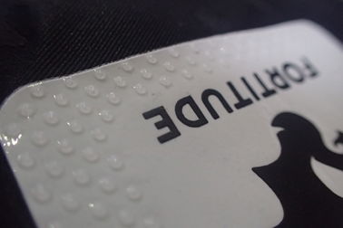 Labels adaptés aux besoins du client d'habillement de transfert de chaleur de forme pour la décoration de bagage
