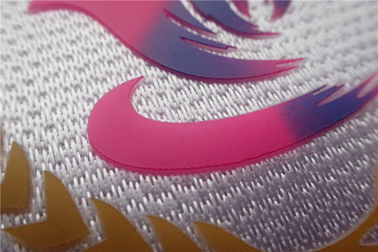 Façonnez à Tatami Aaterial les corrections faites sur commande de vêtement, avec le logo 3D coloré sur des corrections