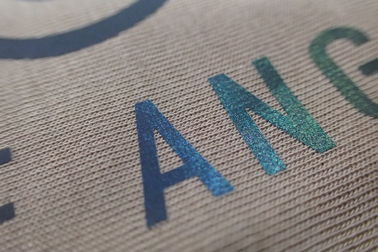 Labels adaptés aux besoins du client de transfert de chaleur de forme pour le polo, vêtements de sports